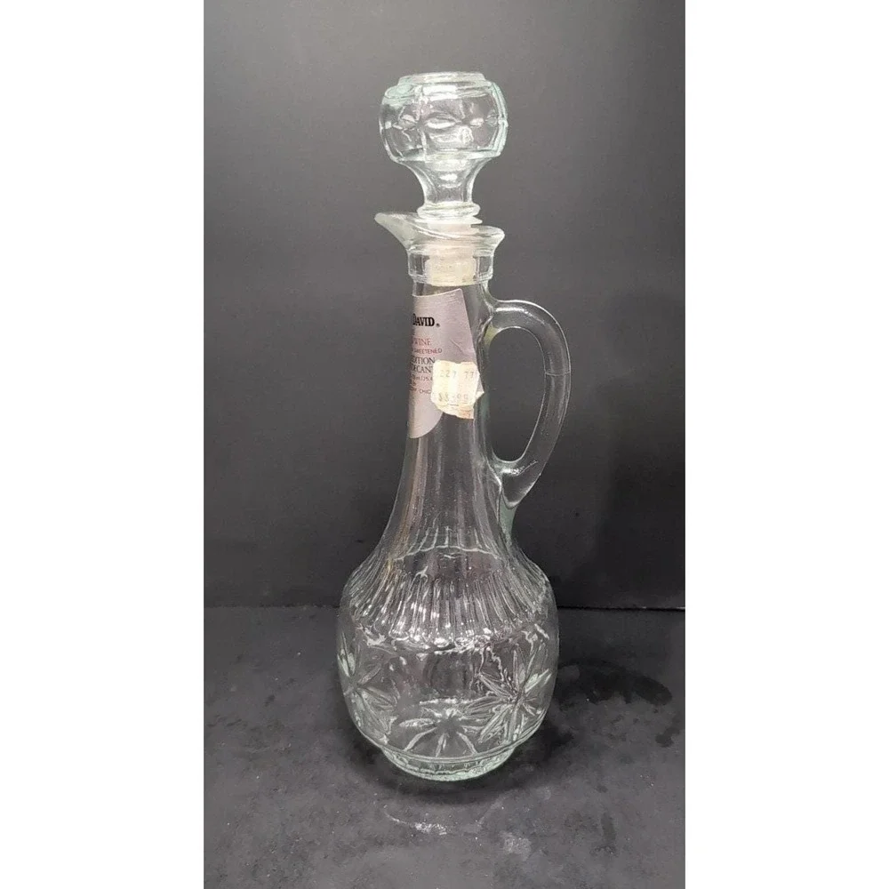 Mogen David Collector's‎ Empty Clear Wine Decanter, 3rd Series Limited Edition